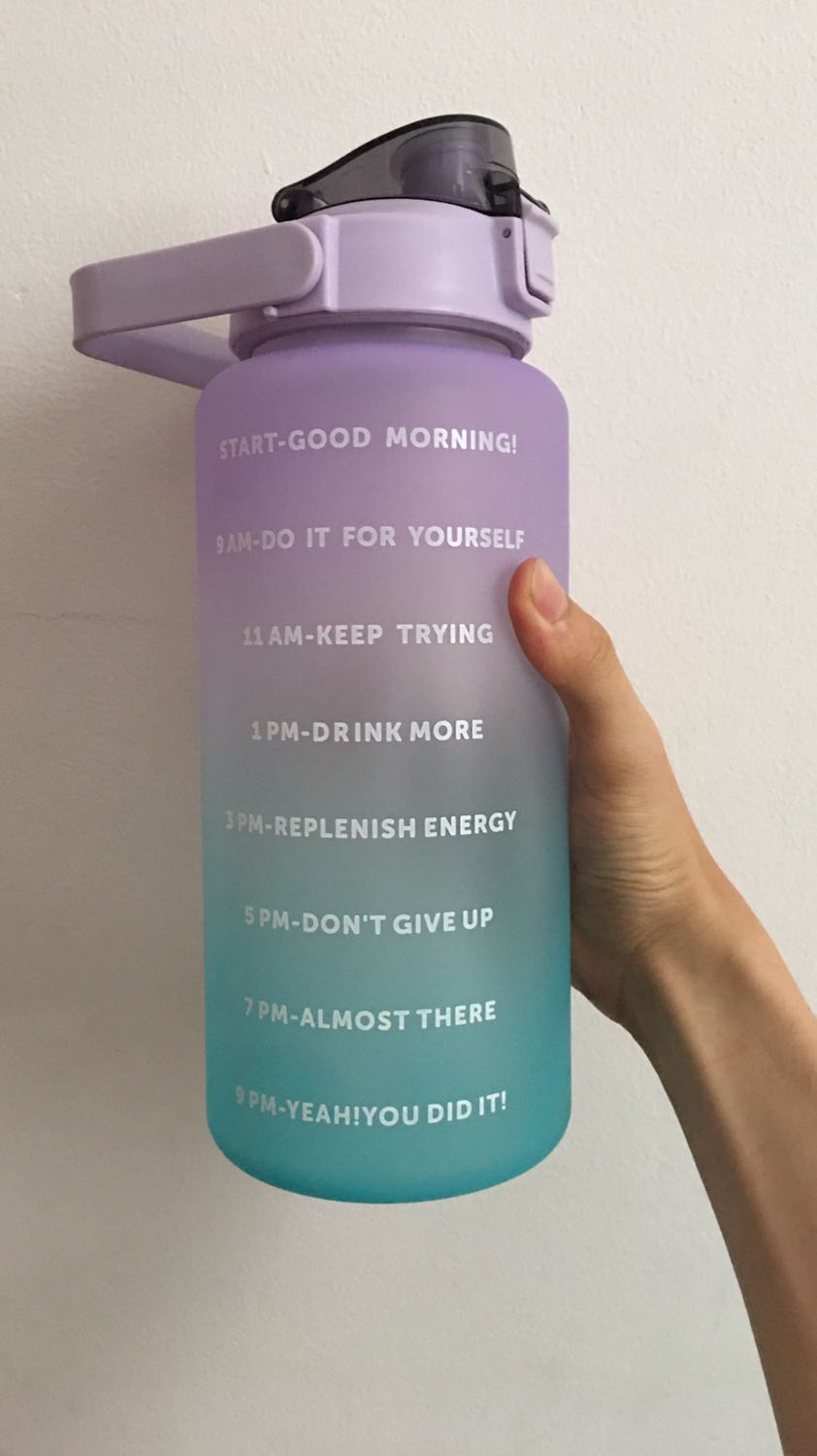 Bình chất lượng, nhựa rất chắc chắn, đặc biệt có thể gỡ ống hút ra cho bạn nào không thích hút ống hút