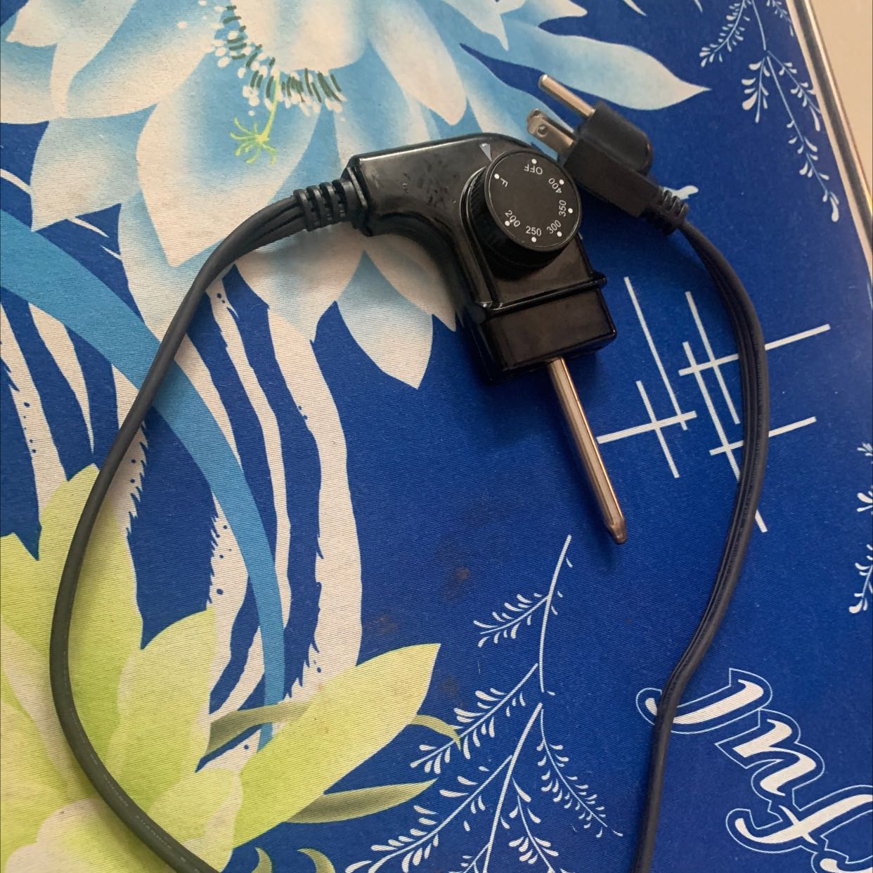 Bếp thì mình hài lòng, còn phần dây điện mình ko hài lòng vì chui lỏng và dây quá ngắn, lúc trước mình cũng mua một bếp nhưng rất ok còn mua của shop này ko hài lòng mỗi lần nướng phải lấy băng keo dáng chui điện lại. Còn ko thì bị lỏng ko kết nói với bếp đc buồn và thất vọng