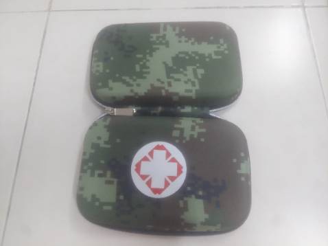 Hộp nhỏ gọn, thuận tiện mang theo. Vỏ hộp cứng cáp.