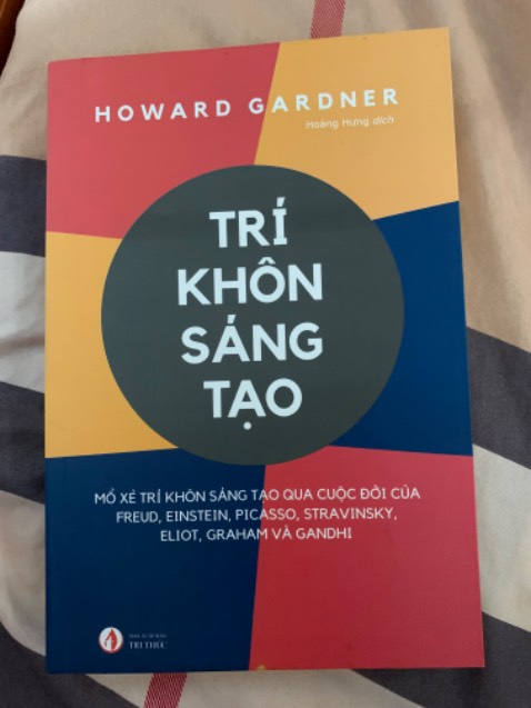 Đặt một đường, ship một nẻo, đã thế còn ship quyển giá bìa rẻ hơn so với quyển đã đặt. Làm ăn *** quá đi ạ.
Quá tệ.