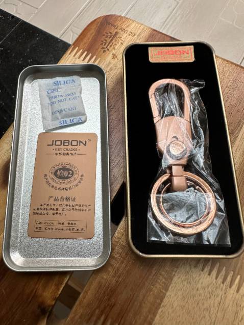 Sp đóng gói kỹ càng sang trọng, có điểm trừ do trầy