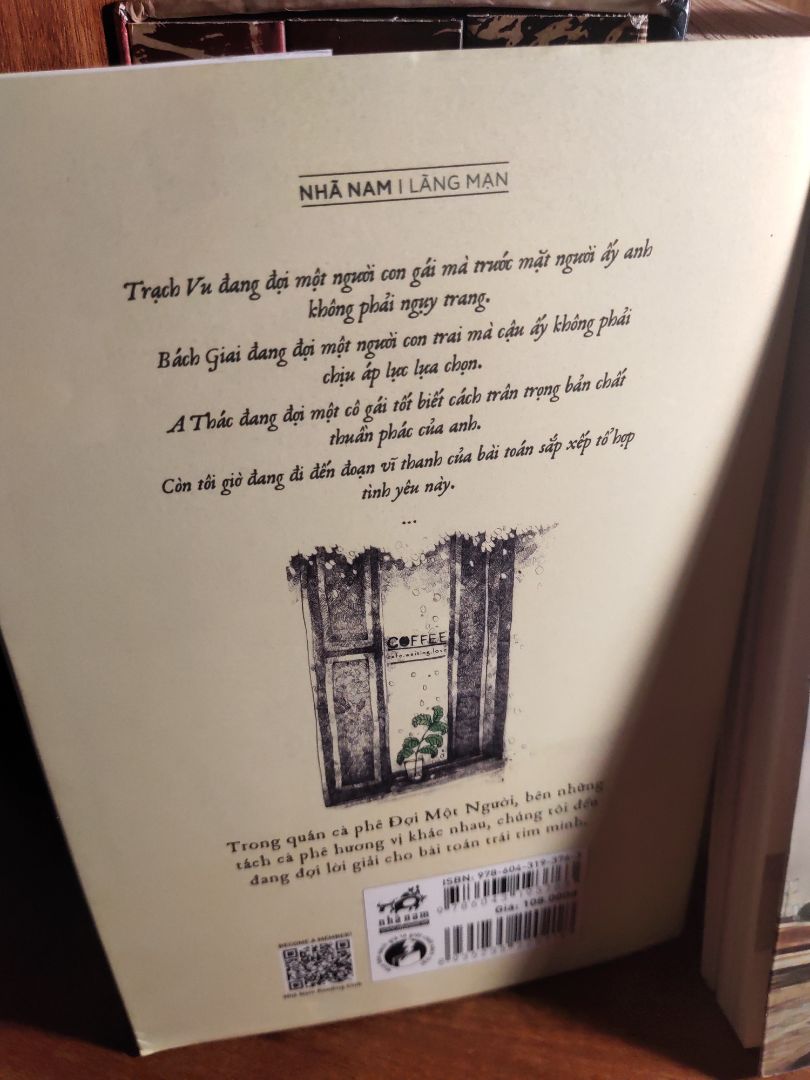 cà phê đợi một người, chắc có lẽ lãng mạn lắm, mình mới đọc mấy trang đầu thôi, cuốn sách nào rồi chắc sẽ có những điều thú vị lắm đấy.
cảm ơn tiki
về tác giả mình mới đọc lần đầu
