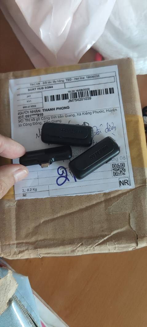 Đặt Android mà giao ios. Shop kiểm tra lại dùm đơn hàng