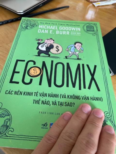 Sách khá to, chất lượng giấy thì ờ ừm, cũng tạm. Có 1 cái là mình thấy dịch hơi khó hiểu