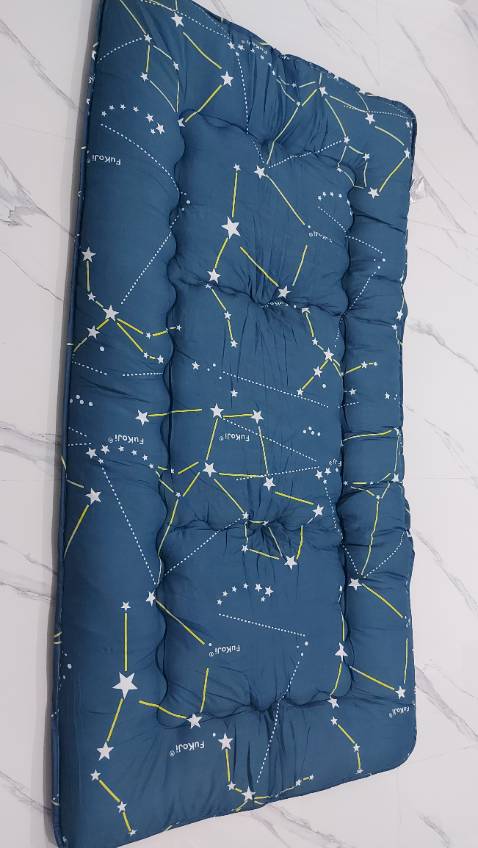 Sản phẩm được giao đóng gói cẩn thận, còn nguyên hút chân không; đẹp như hình mẫu, chất lượng ổn. Đáng mua.