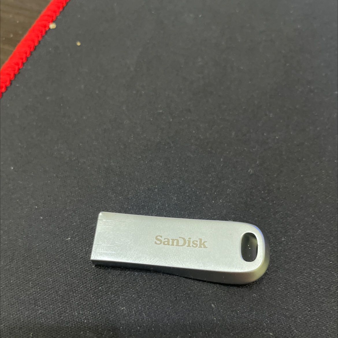 Hàng không thấy dán tem như các đánh giá khác
Tốc độ chậm hơn quá nhiều so với quảng cáo, 55 quay đầu, chỉ được vậy lúc đầu sau đó giảm dần. 
Trong lúc copy khá NÓNG. Không đến mức bỏng nhưng rất khó chịu (các bạn nên mua loại nhựa, nhìn dày hơn chút nhưng ko bị nóng) Hàng không thấy dán tem như các đánh giá khác
Tốc độ chậm hơn quá nhiều so với quảng cáo, 55 quay đầu, chỉ được vậy lúc đầu sau đó giảm dần. 
Trong lúc copy khá NÓNG. Không đến mức bỏng nhưng rất khó chịu (các bạn nên mua loại nhựa, nhìn dày hơn chút nhưng ko bị nóng)