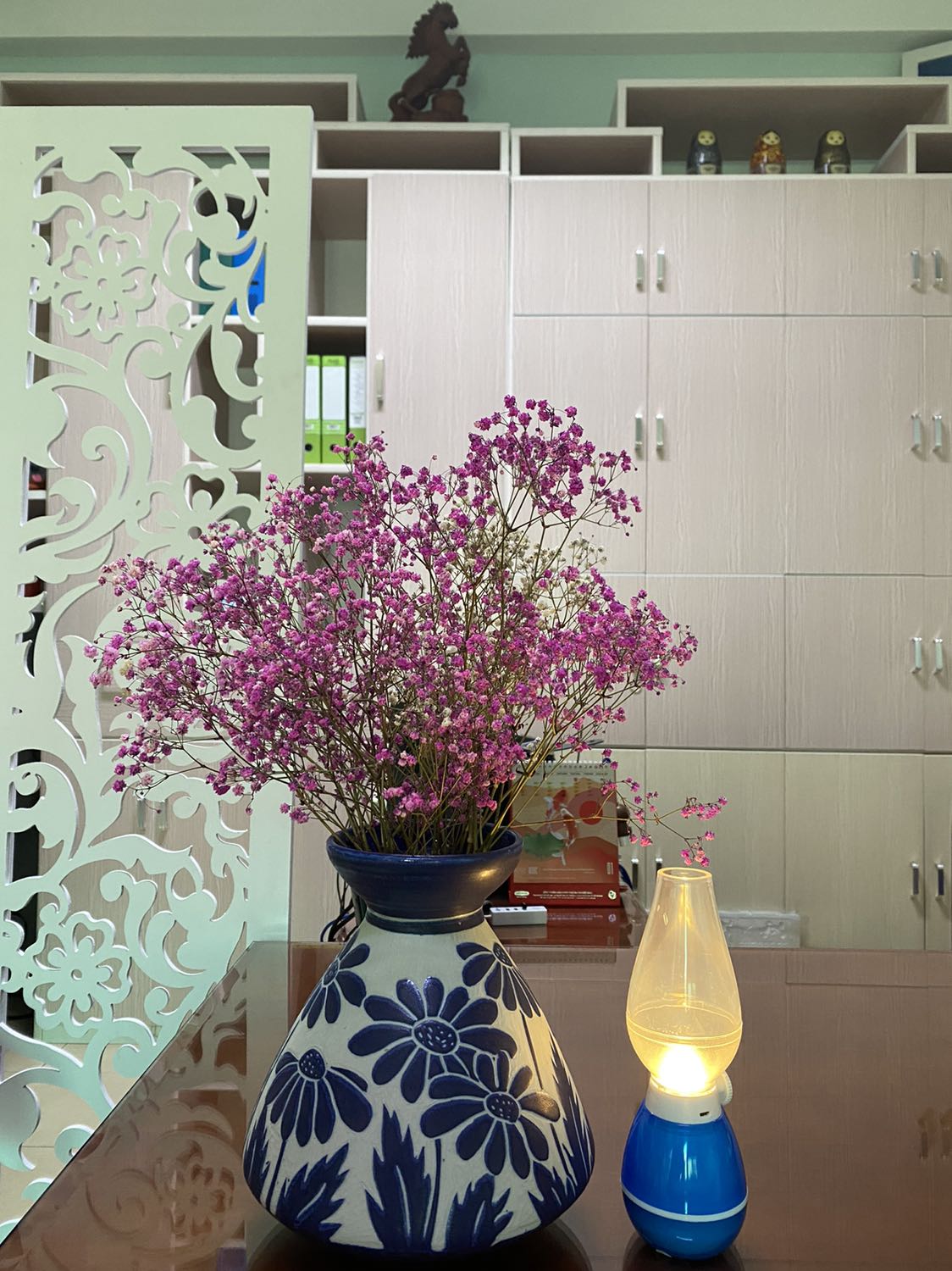 Sp dùng thấy hài lòng, kiểu dáng trang nhã, tiện lợi! Tuy nhiên, khi mình đặt 3 cái cùng 1 đơn hàng thì nên cho khác màu! Hy vọng đặt lần sau được màu đỏ!