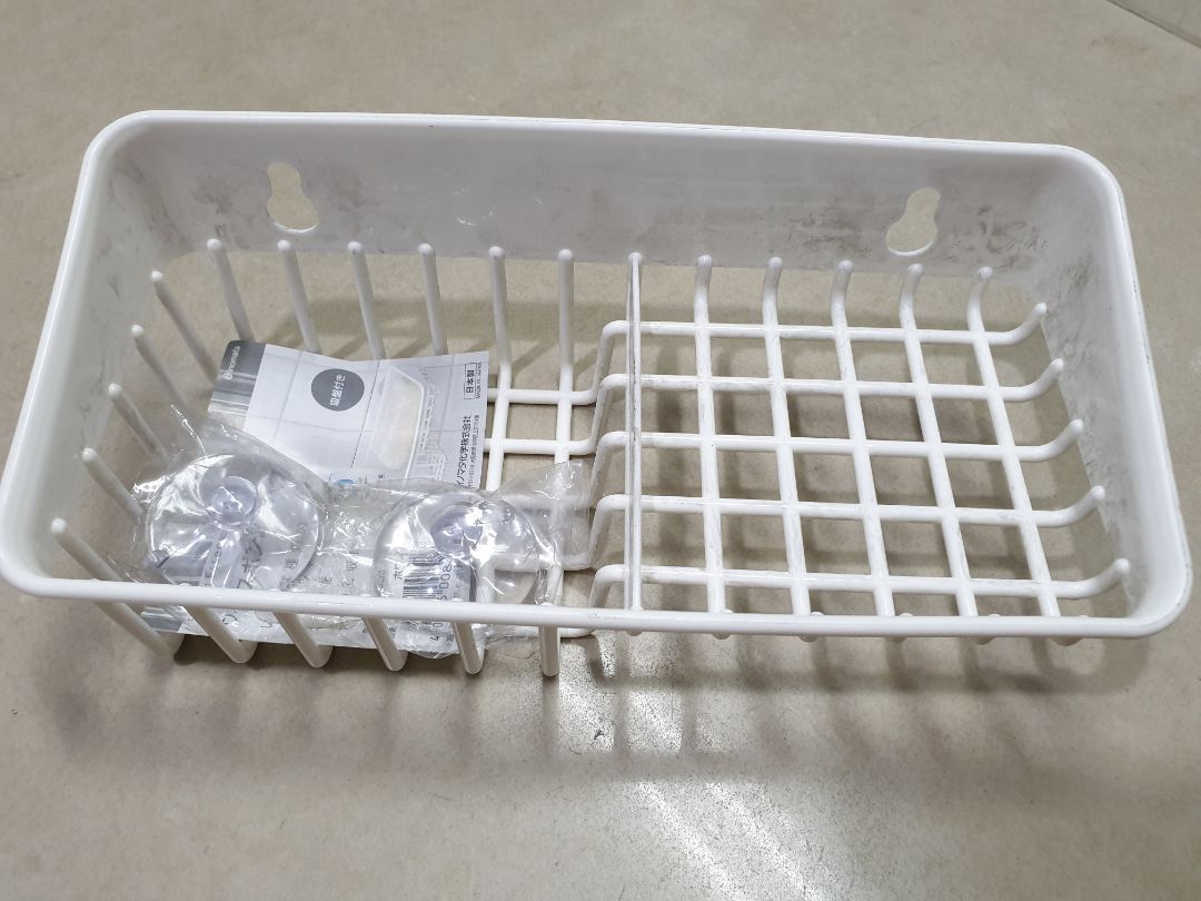 Hàng gửi dc bọc trong nilong khí.
Có hơi bám bụi nhưng rửa ra thì trắng mới tinh.
Bám tường chắn chắn, rộng rãi đựng được nhiều thứ.