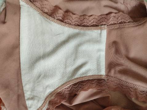 Quần chất su lạnh cực thích luôn, số vào mát mịn, viền ren rất mềm mại. Với giá 99k mà đc 3 cái quần xịn xò thế này là quá rẻ luôn. Cơ bản là rất ưng. Nhìn bạn đầu cách đóng gói set 3 cái trong túi rất lịch sự, đã thấy sự khác biệt so với các loại quần lót khác mình từng mua. Chắc 2 tháng sau lại mua tiếp để thay. Cảm ơn shop vì món hàng chất luợng quá ưng ý lun