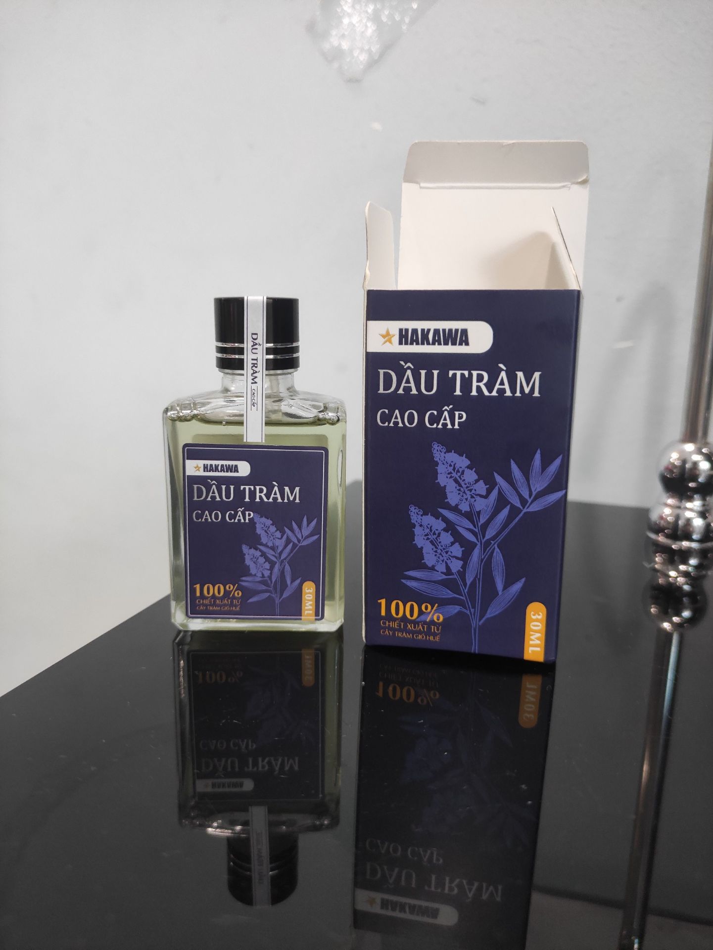 Mùi thơm thư giãn tốt, ngửi riết ghiền, 1 chai sử dụng được lâu nha. Mấy hôm đau ở tay sức vô cái lát hết liền. Ok Mùi thơm thư giãn tốt, ngửi riết ghiền, 1 chai sử dụng được lâu nha. Mấy hôm đau ở tay sức vô cái lát hết liền. Ok