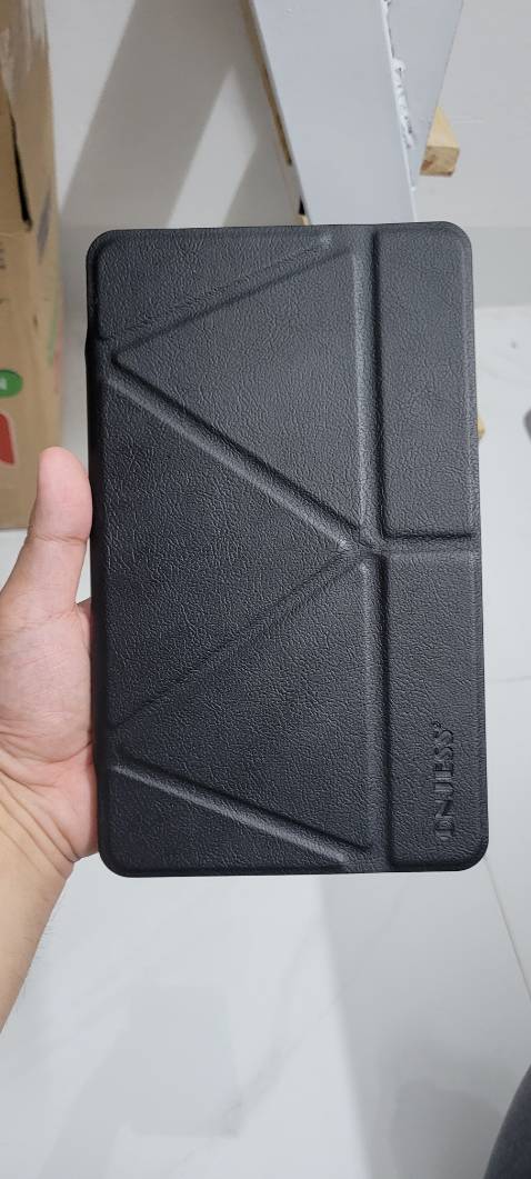 Vỏ chất liệu nhựa như quảng cáo. (Mình có đăng hình)