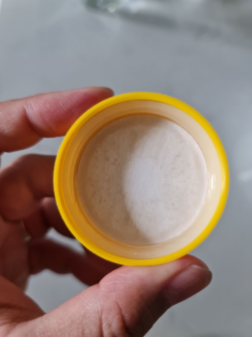 nhận hàng ko tem, thuốc bị ẩm, loang ra và ẩm cả nắp! không dám uống! nhận hàng ko tem, thuốc bị ẩm, loang ra và ẩm cả nắp! không dám uống!