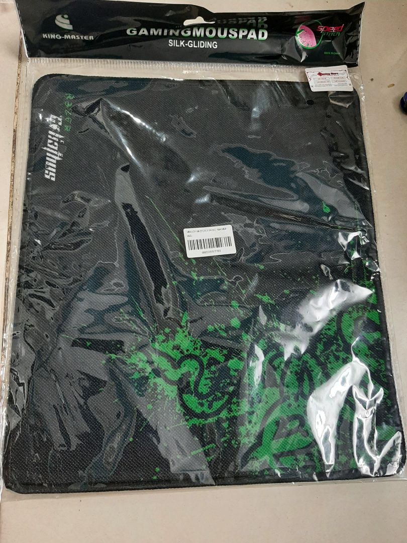 lót chuột rất to, di chuyển chuột mượt