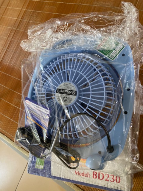 Quạt bé xíu à,  và không được mát nên ai mua lưu ý thêm. Dùng trong phòng có đh thì ok chứ dùng bt thì không thấm tí nào. Đổi trả mà tiki không cho Quạt bé xíu à,  và không được mát nên ai mua lưu ý thêm. Dùng trong phòng có đh thì ok chứ dùng bt thì không thấm tí nào. Đổi trả mà tiki không cho