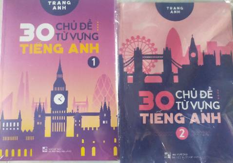 Mình mua lúc đang sale nên giá hạ xuống xíu, Tiki đóng gói chỉ bằng một hộp giấy, ko có đồ chống sốc. Tuy nhiên, vẫn giữ đc form sách, ko nhăn góc gì hết. Nói chung, về hình thức thì ổn, là 1₫+. 
Về nội dung, cá nhân mình thấy sách khá là nhàm chán. Mình mới mở tập 1 thôi, và trong đó có 15 chủ đề. Ta có thể hiểu đơn giản là sách này có 15 đề vậy đó. Phần lời giải, tưởng chỉ tiết nhưng thật chất mình thấy nó hơi chung chung. Bạn nào muốn tăng thêm từ vựng một chút có thể tham khảo nha!