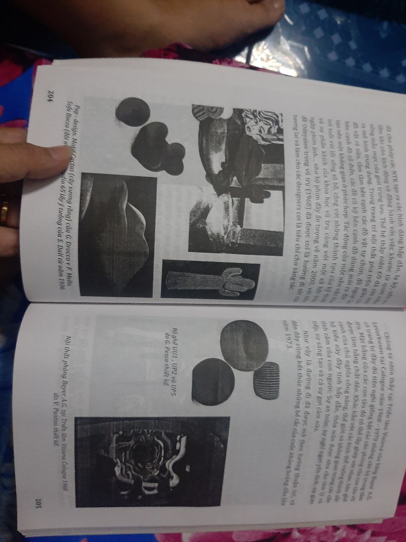 sách hay, nhưng mình thích ảnh màu hơn