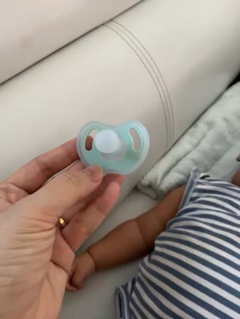 Silicon nguyên khối xinh và chắc chắn lắm ạ