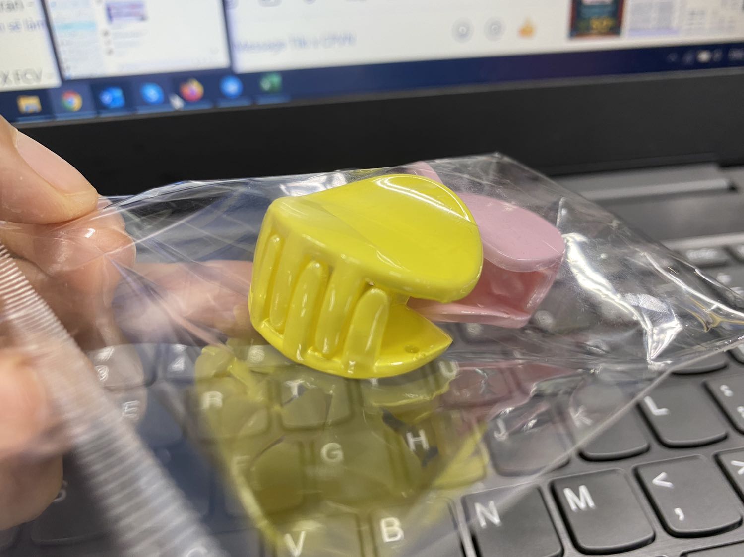 Mọi người nhìn xem sản phẩm mình nhận được trong hình và hình sản phẩm minh hoạ có gì giống nhau không? Tưởng Tiki sẽ sàng lọc sellers chất lượng hơn ***, hoá ra cũng vẫn bị lọt seller treo đầu dê bán thịt ***. Seller này mà đăng hình sp giống như sp mình nhận được thì xem được bao nhiêu người mua. Mọi người nhìn xem sản phẩm mình nhận được trong hình và hình sản phẩm minh hoạ có gì giống nhau không? Tưởng Tiki sẽ sàng lọc sellers chất lượng hơn ***, hoá ra cũng vẫn bị lọt seller treo đầu dê bán thịt ***. Seller này mà đăng hình sp giống như sp mình nhận được thì xem được bao nhiêu người mua.