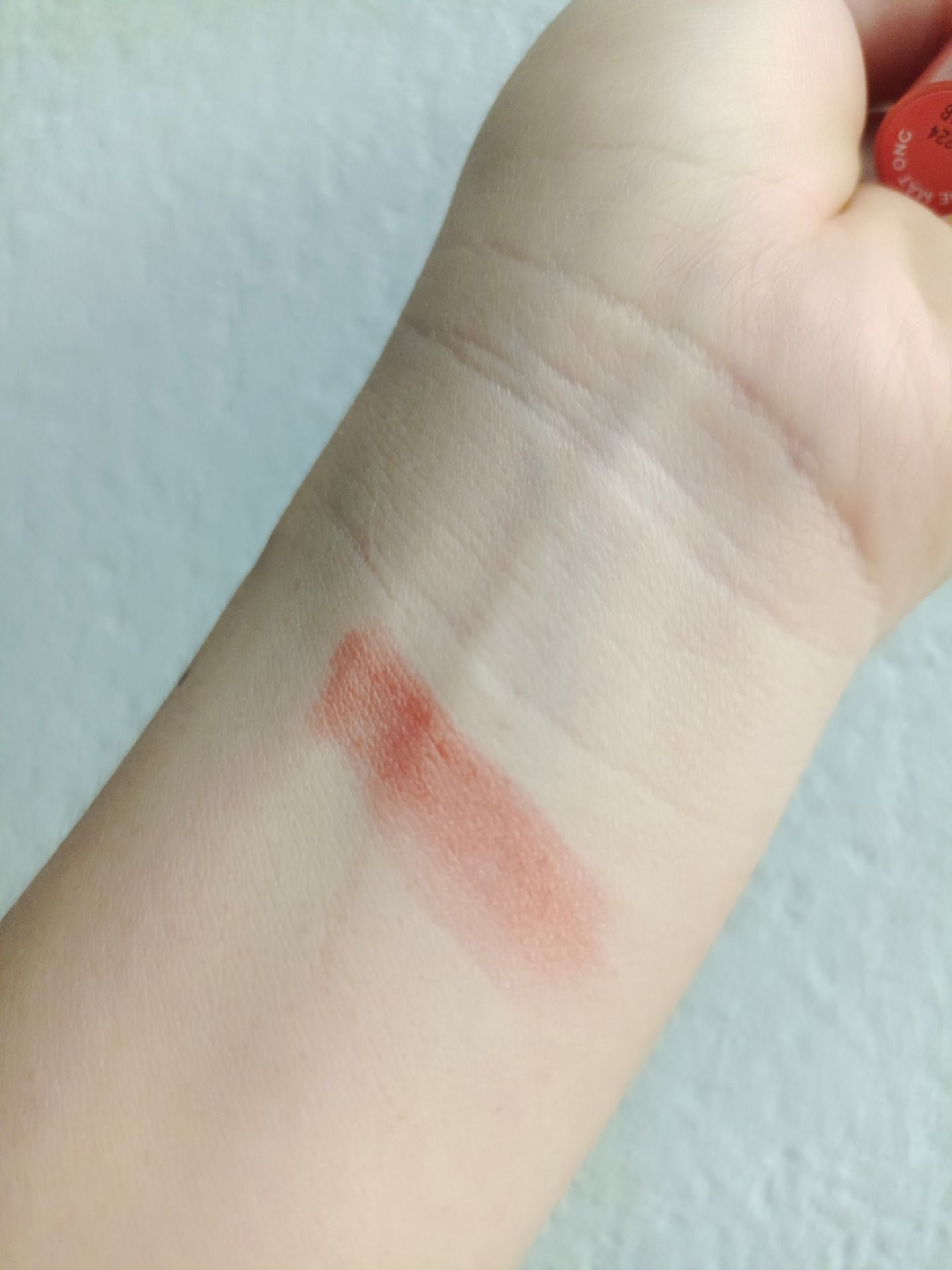 mặc dù đã dùng rất nhiều dòng của hadalabo. nhưng đây là lần đầu dùng dầu tẩy trang và hối hận vì ko mua sớm hơn. dùng tay có thể tẩy sạch nhẹ nhàng ko cay mắt rát da như dùng khăn tẩy trang. dùng xong ẩm da. đc tặng son ofelia.