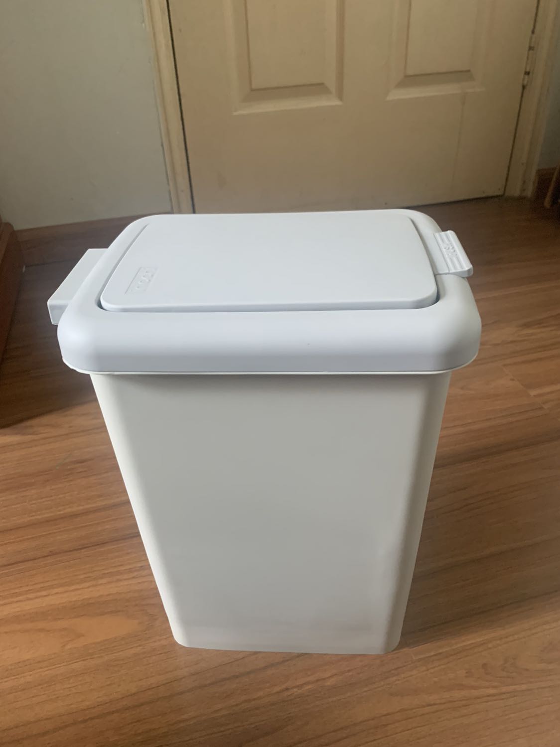 Thùng rác đẹp. Chất liệu nhựa tốt. Đóng gói vận chuyển cẩn thận. Mọi thứ đều rất ok. Giao hàng còn sớm hơn dự kiến. Mình rất ưng sản phẩm của shop