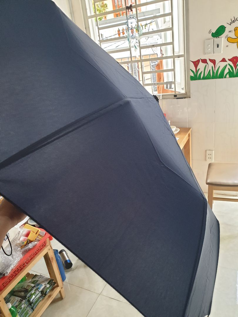 hàng chắc, đẹp, như hình. bấm lần 1 bung dù lớn, bấm lần 2 gấp dù lại nhưng để thu ngắn lại thì phải dùng lực ấn khá mạnh