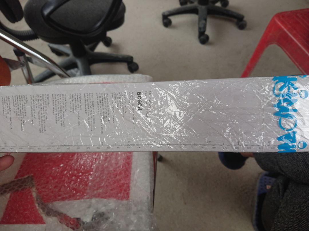 Hàng chính hãng Bosch nên chất lượng rất tốt, gạt êm và sạch nước