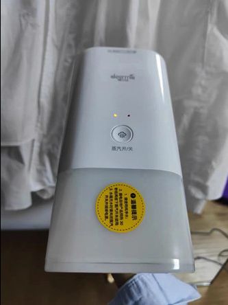 Hiệu suất mạnh mẽ, làm thẳng nhanh, động cơ hoạt động mạnh mẽ,nhiệt độ mặt ủi khoảng 160 độ . Sử dụng dễ dàng,Khá tiện