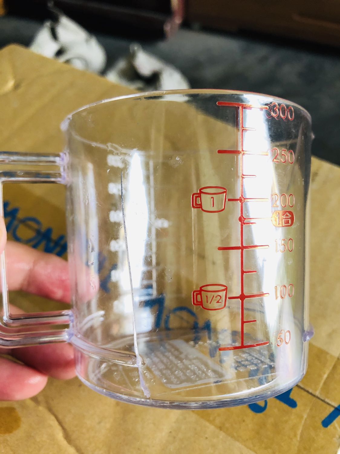 Ca mình nhận được bị vỡ. Mong shop đổi hàng giúp mình!