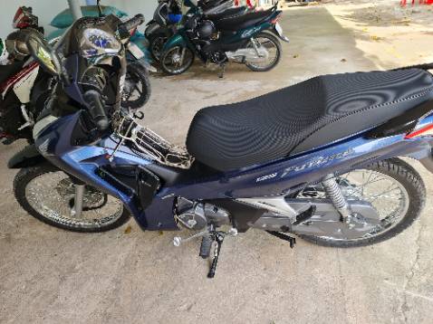 Xe rất tiết kiệm xăng. Kiểu dáng tạm ổn trong tầm giá. Tuy nhiên đề nghị cửa hàng cần kiểm tra bề ngoài xe kỹ trc khi giao cho khách hàng. Xe mình lấy về mới phát hiện bị móp cái cản pô xe