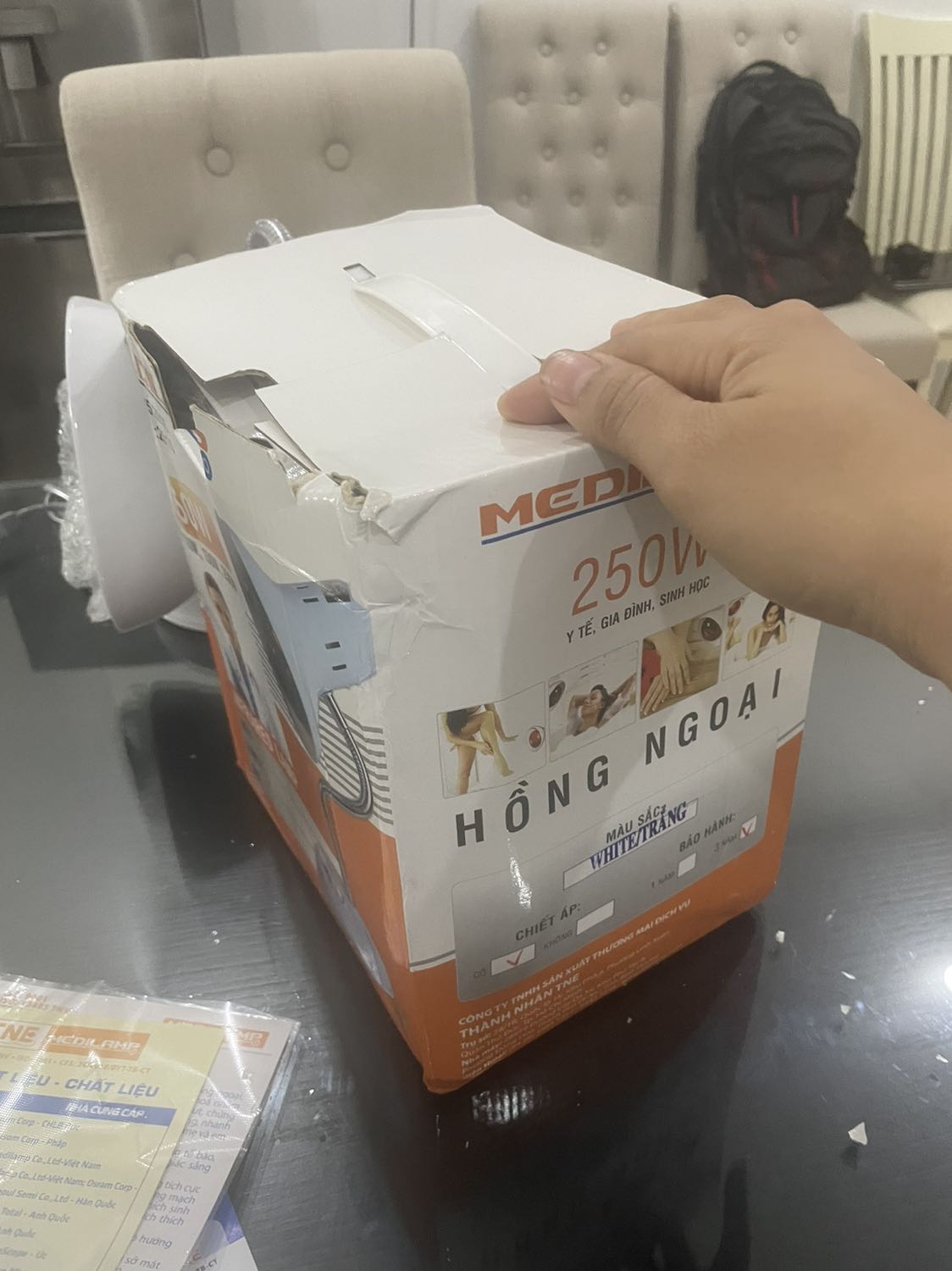 Vừa nhận đã bể nát hết trơn!