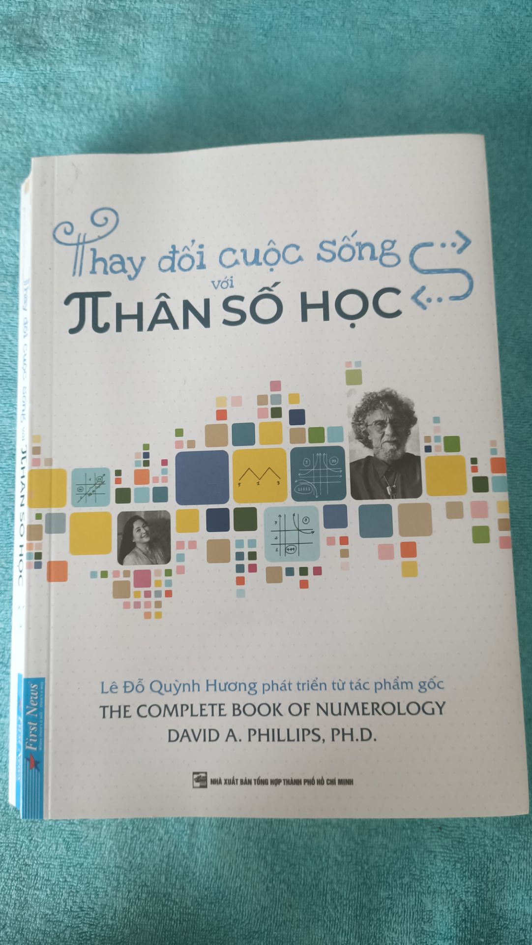 Sách khá hay và thú vị. Nhiều lúc khá bất ngờ do sách nói đúng tính cách của mình thông qua các con số ngày sinh. Sách phân tính cụ thể về từng con số chủ đạo, con số ngày sinh, năm sinh, ý nghĩa tên...rất hữu ích cho mọi người và đặc biệt là cha mẹ đang muốn con cái có "nguồn vốn ban đầu" tốt (thông qua ngày sinh và đặt tên hi vọng con có tương lai tốt - chỉ là 1 phần "vốn" thôi còn phải phụ thuộc rất nhiều vào cách nuôi dạy, môi trường và nổ lực chính bản thân con cái).
Tiki giao hàng nhanh, có bookcare cẩn thận. giá tốt.