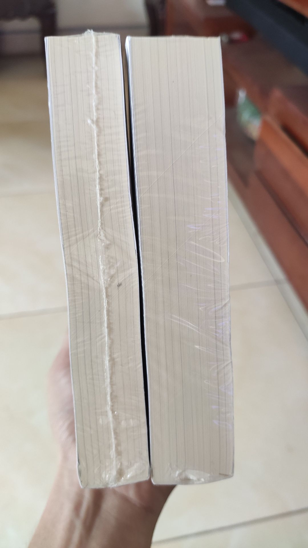 Sách này mình mua để tặng người yêu, nhìn chung thì rất hài lòng. Đóng gói đẹp, kỹ càng, giao hàng khá nhanh