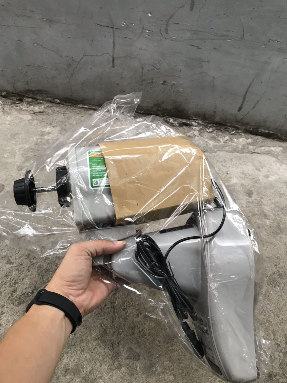 Sản phẩm mới, chất lượng, có kèm cả phiếu bảo hành, đóng gói chắc chắn và gọn gàng