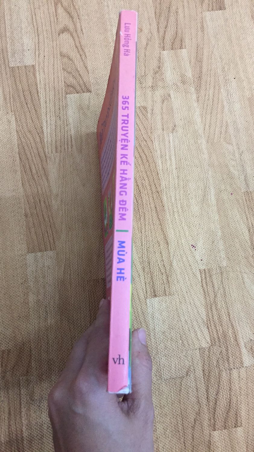 Tôi mua 3 quyển truyện cho con trên tiki là sách mới chứ không mua sách cũ, Tiki giao sách cũ cho tôi. Bìa sách bị gập ở cả mặt trước và mặt sau, gáy sách rách, trang sách ngấm nước ố vàng. Tôi rất ko hài lòng khi mình trả tiền để mua sách mới nhưng nhận lại là sách cũ. Không nghĩ bên bạn làm ăn thiếu chuyên nghiệp như vậy