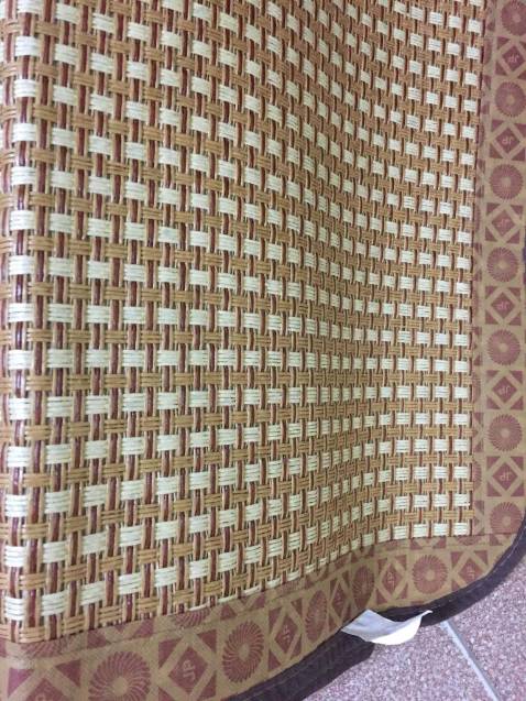 Chiếu nằm thoải mái và sạch, mình nằm dùng ra mồ hôi thì lấy khăn ẩm lau sơ lại nên sạch nhanh, nằm mát lưng không bị bách khó chịu, bé con nhà mình nằm rất ổn, nói chung dẻo dai so với giá thành sản phẩm. độ đan các mắt lưới vừa vặn không quá khít không quá thưa. Tuy nhiên hơi mỏng 1 chút, nhưng với giá thành như thế thì ok. 
Vẫn rất ưng, đóng gói kỹ càng, thư ngỏ đầy đu, chuyên nghiệp nên cho 5 sao!!