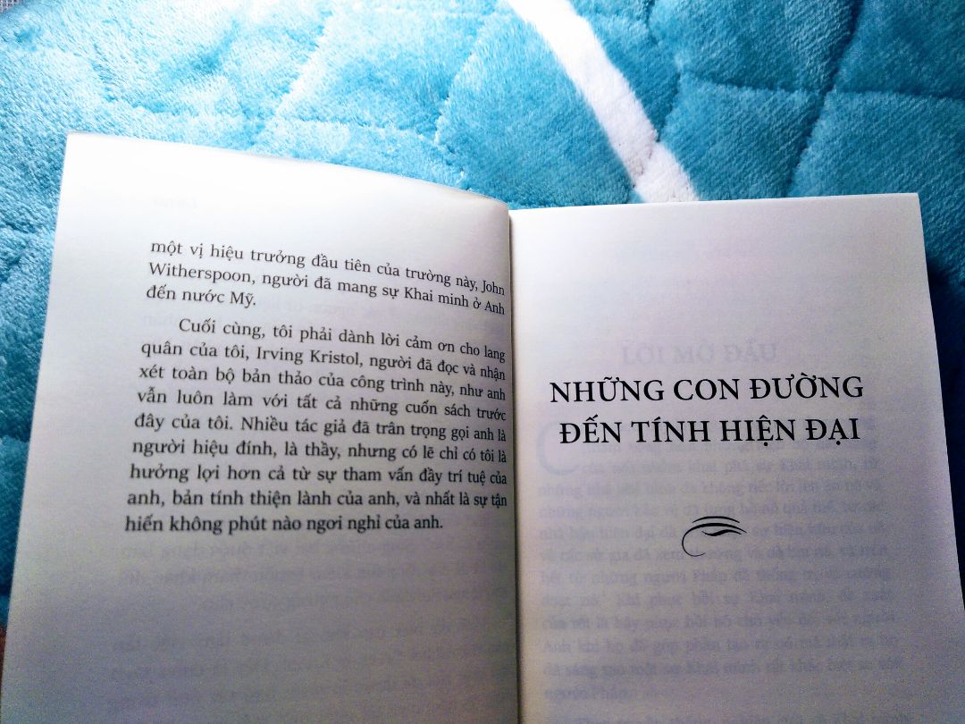 Chọn đại mua về để lên kệ sách, hôm nay mới lấy ra đọc.  Sách nội dung rất hay, giấy và mực in chất lượng tốt.
