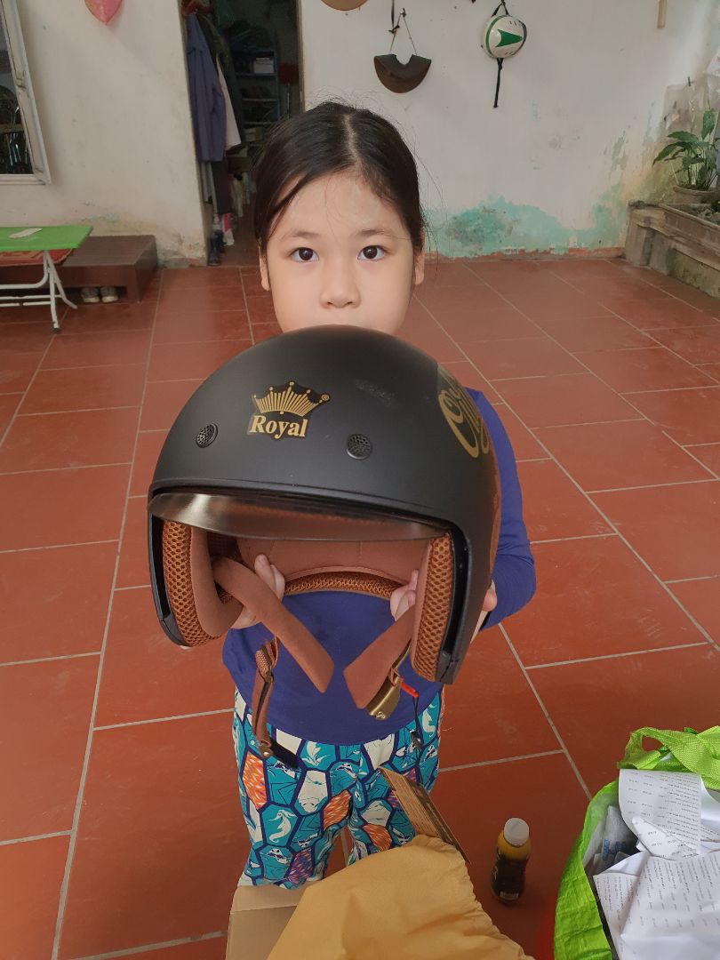 mũ xịn xò, chắc chắn. kính âm bảo vệ kính khỏi trầy xước. Kính đi đêm ko bị lóa. sẽ ủng hộ shop tiếp