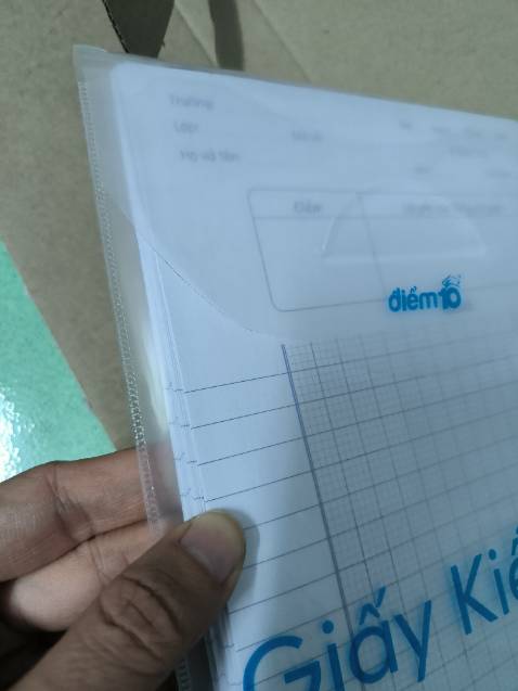 Giao hàng nhanh. Lúc mở ra hơi bất ngờ vì là giấy chiếc. Sao trong thông tin sản phẩm không nhắc tới nhỉ?