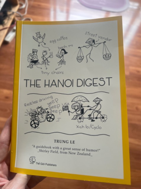 Sách hay , nhiều thông tin về Hà Nội bằng Tiếng Anh có chút hài hước.