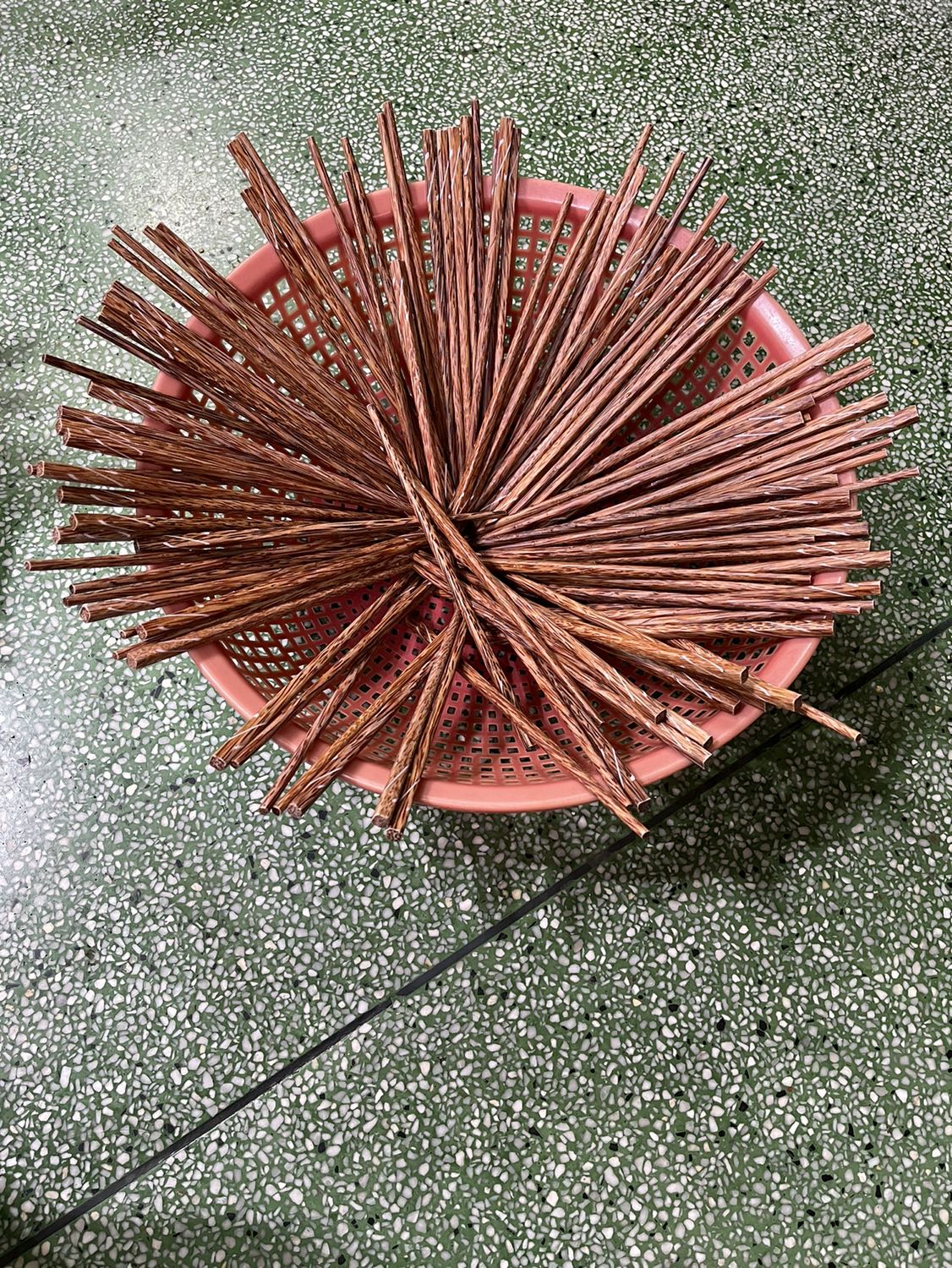 Đũa đẹp, đều. Giao hàng nhanh. Đóng gói cẩn thận.