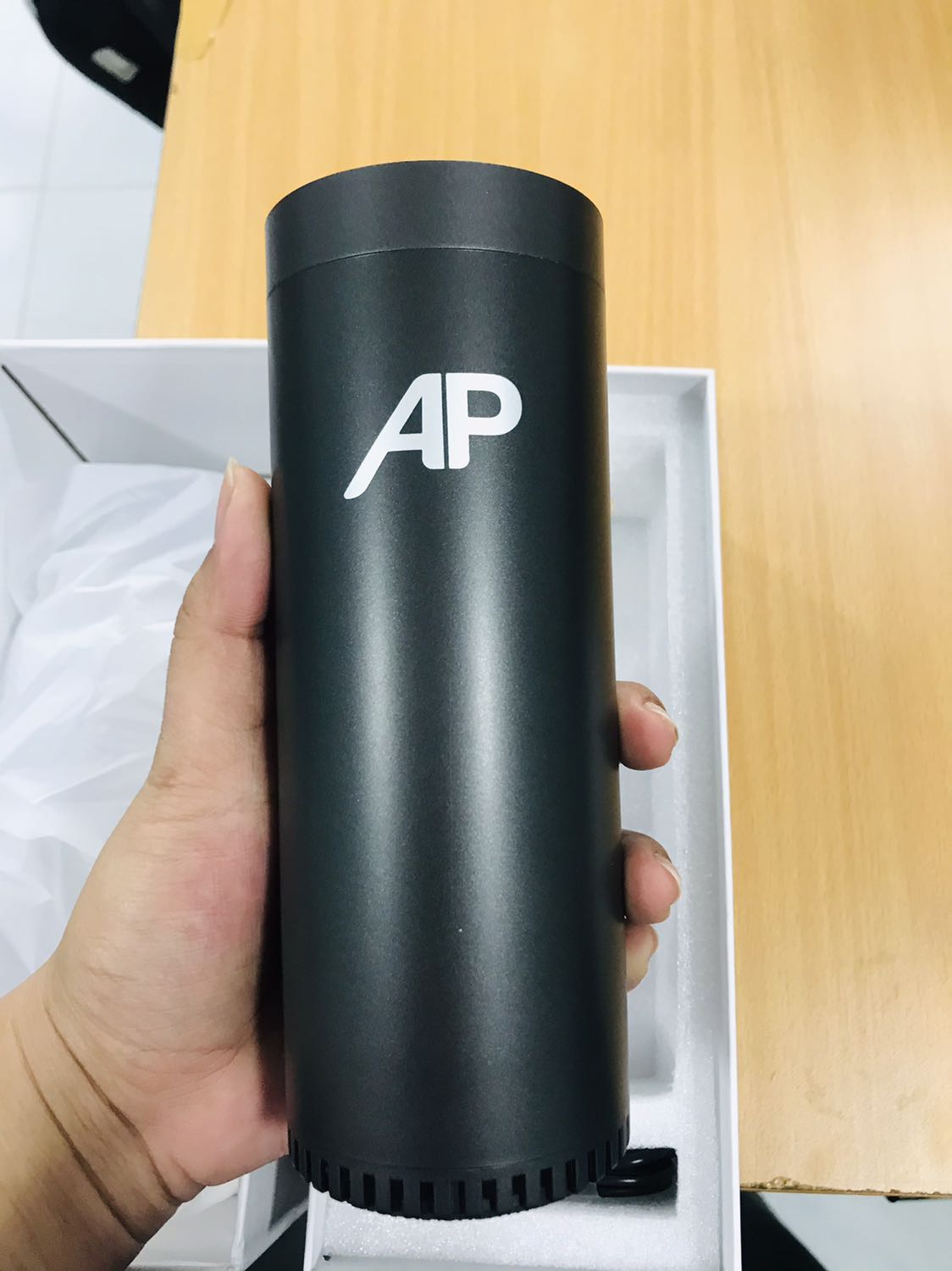 Lần đầu tiên mua thử nhưng rất ưng máy, nhỏ gọn thiết kế khá đẹp. Dung máy được. Mọi người nên mua nhan Lần đầu tiên mua thử nhưng rất ưng máy, nhỏ gọn thiết kế khá đẹp. Dung máy được. Mọi người nên mua nhan