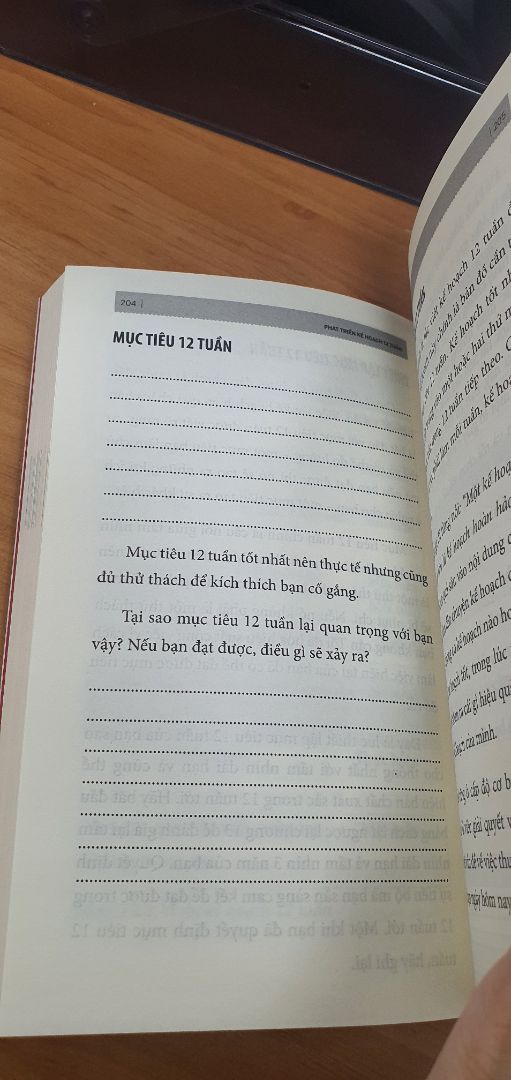 Ship nhanh. Mới đọc vài chương nhưng thấy sách dịch rất hay. Kết hợp với nghe audio rất hữu ích, khi làm việc nhà k có tg đọc sách thì mở lên nghe.