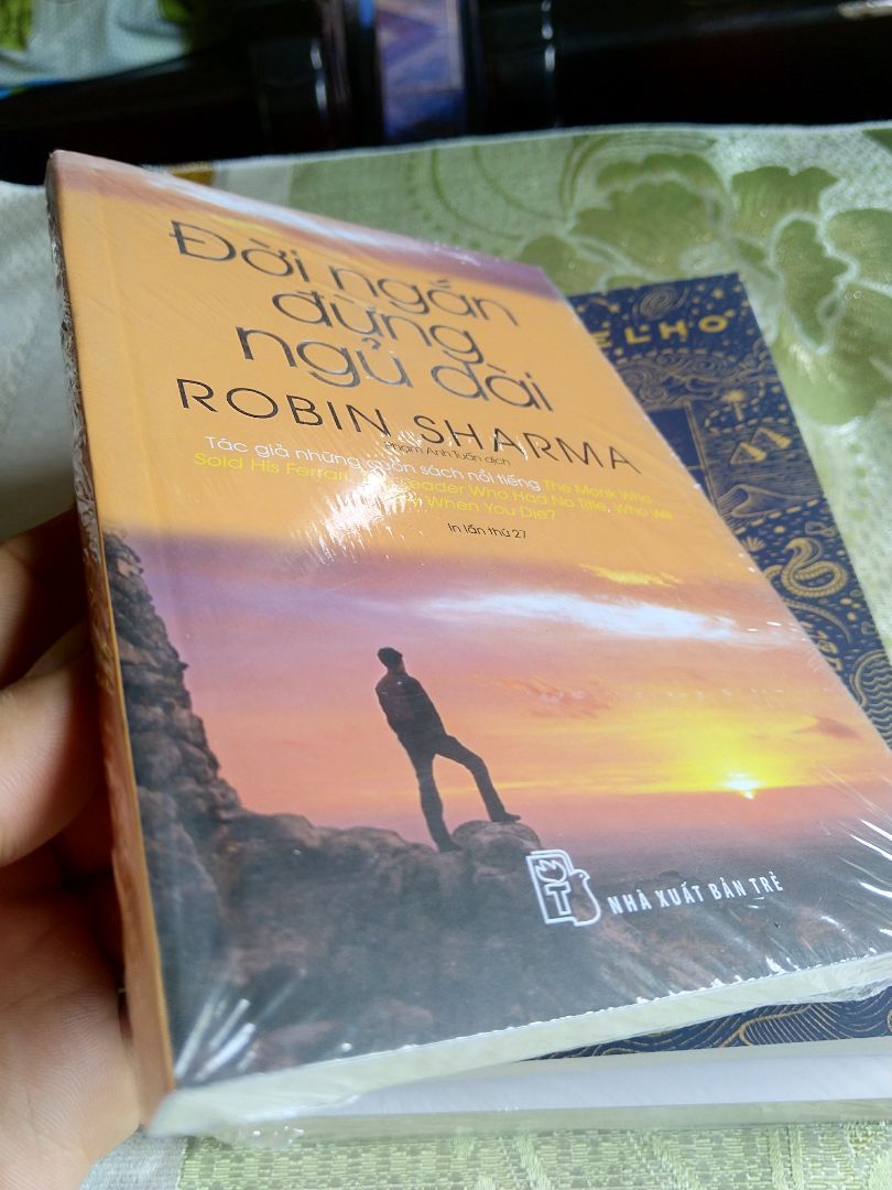 Giao hàng nhanh.
Sách đẹp, có cả 1 lớp bọc bên ngoài tránh dính bẩn trong quá trình vận chuyển.
*** Sách là tác phẩm kể về những bài học, nhận định của tác giả về những điều đơn giản trong cuộc sống đời thường của tác giả. Sách truyền cảm hứng và động lực cho tôi rất nhiều,  giúp tôi nhận ra nhiều điều thường ngày tưởng chừng là tự nhiên, hiển nhiên phải có lại là điều mình nên suy ngẫm và thay đổi thái độ nếu muốn phát triển.