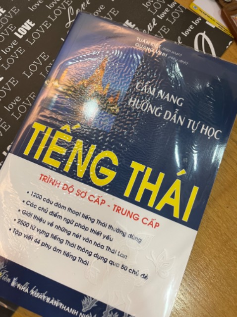 Sách đẹp đóng gói cẩn thận giao hàng nhanh