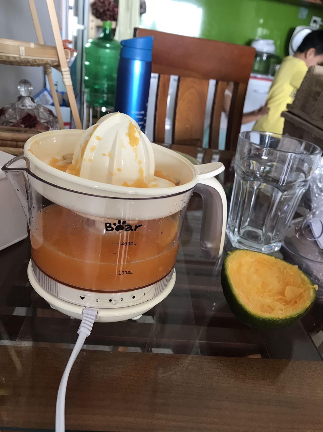 Giao hàng rất nhanh , máy đẹp , vắt rất tốt và nhanh , dễ dàng vệ sinh , rất đáng tiền