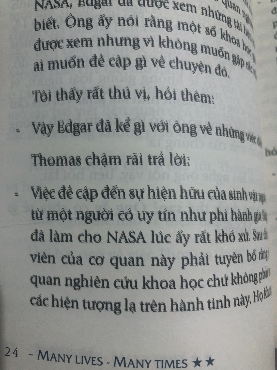 Sách rất nhiều lỗi như in chữ lỗi và thiếu rất nhiều trang sách. Nhắn lên hỗ trợ hoàn trả thì đòi phải có item mã giao hàng video khi mở hàng . Tại mình bận nên nhờ người nhà nhận giùm với lại khi mình đọc mình mới thấy sách giao nt. Thế là tốn tiền mà còn chịu thiệt