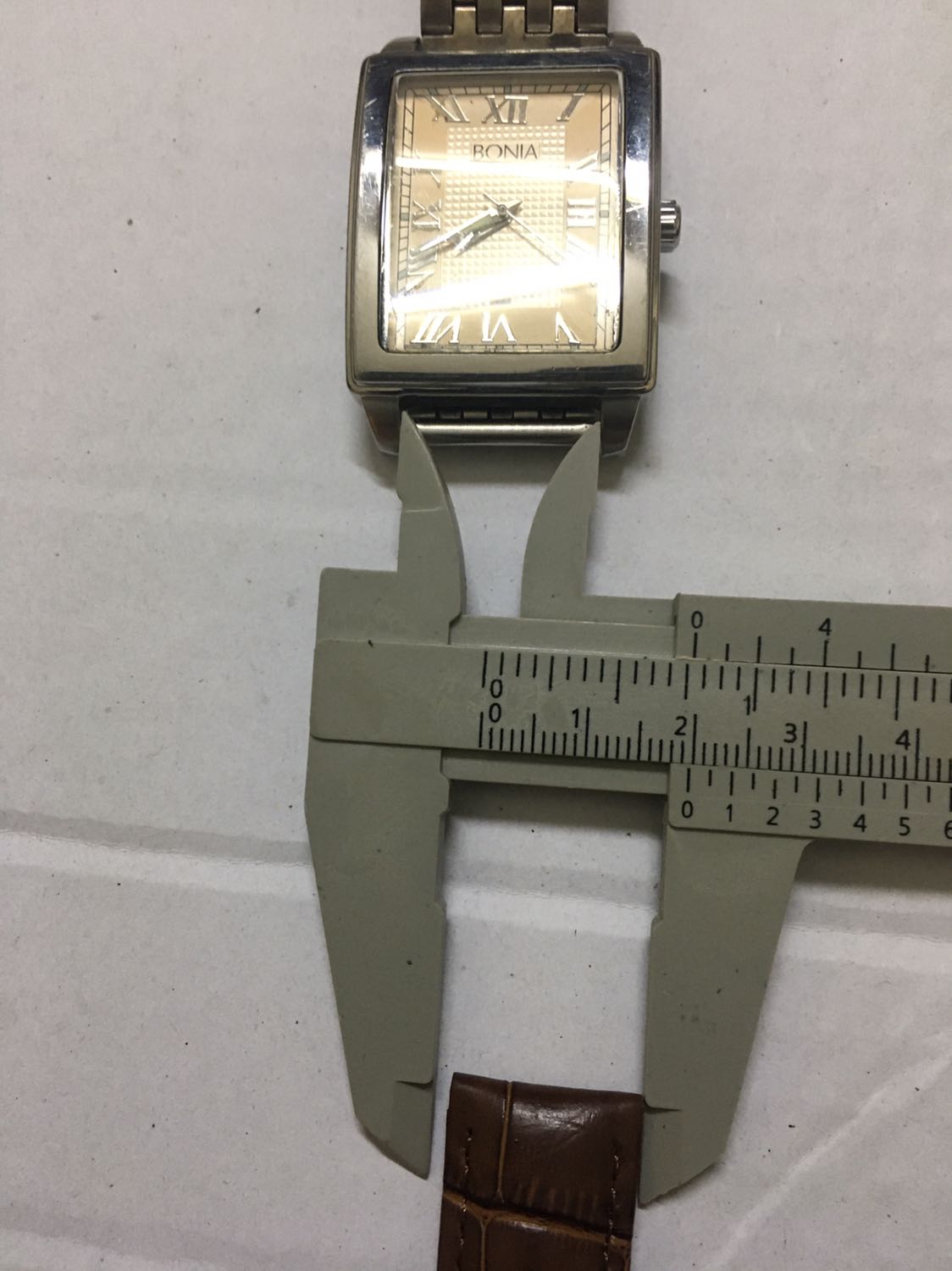 Mình mua dây đồng hồ cỡ 18 MK nhưng khi nhận hàng xốp đưa cỡ 16 MK làm cách nào để đổi được xốp