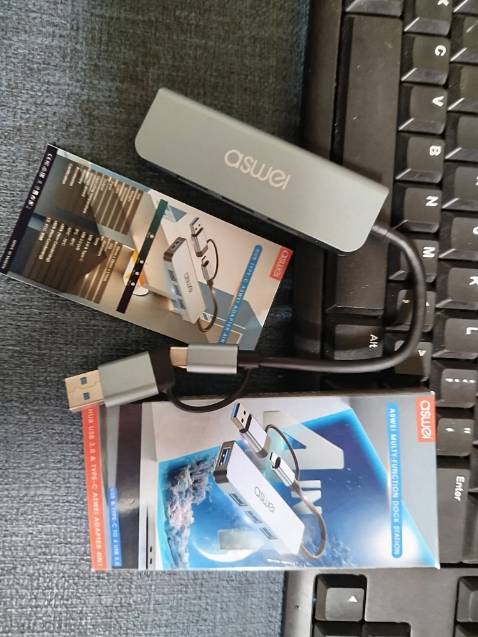 ✓ Hub USB 3.0 & Type-C ASWEI 4in1: USB 3.0 & Type-C To 4 USB 3.0 :
 •  Chất lượng tốt: Vỏ nhôm tản nhiệt tốt, chắc chắn, hub rất mát trong quá trình sử dụng lâu.
 •  Kết nối ổn định: Cổng USB chắc chắn, tốc độ truyền cao, không có độ trễ
 •  Thời gian giao hàng nhanh, SP đóng gói cẩn thận, nhân viên thân thiện.
 •  Giá cả cạnh tranh: Mua 3 bộ chia USB ASWEI với giá ưu đãi.
 •  Thiết kế tiện lợi: Kích thước nhỏ gọn, dễ dàng cầm nắm. Vỏ nhôm bền bỉ, bảo vệ khỏi va đập.
 
--> Hub chuyển đổi USB Type-C ASWEI 4in1 có chất lượng tốt, thiết kế chắc chắn, kết nối tốc độ cao & ổn định. Giá tốt. ✓ Hub USB 3.0 & Type-C ASWEI 4in1: USB 3.0 & Type-C To 4 USB 3.0 :
 •  Chất lượng tốt: Vỏ nhôm tản nhiệt tốt, chắc chắn, hub rất mát trong quá trình sử dụng lâu.
 •  Kết nối ổn định: Cổng USB chắc chắn, tốc độ truyền cao, không có độ trễ
 •  Thời gian giao hàng nhanh, SP đóng gói cẩn thận, nhân viên thân thiện.
 •  Giá cả cạnh tranh: Mua 3 bộ chia USB ASWEI với giá ưu đãi.
 •  Thiết kế tiện lợi: Kích thước nhỏ gọn, dễ dàng cầm nắm. Vỏ nhôm bền bỉ, bảo vệ khỏi va đập.
 
--> Hub chuyển đổi USB Type-C ASWEI 4in1 có chất lượng tốt, thiết kế chắc chắn, kết nối tốc độ cao & ổn định. Giá tốt.