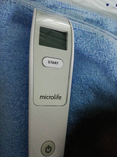 Máy đo nhiệt độ không chính xác, so sanh với nhiệt kế đo nách và hồng ngoại cùng loại, cùng nhãn hiệu thì nhiệt độ luôn cao hơn 2-3 độ. Máy đo nhiệt độ không chính xác, so sanh với nhiệt kế đo nách và hồng ngoại cùng loại, cùng nhãn hiệu thì nhiệt độ luôn cao hơn 2-3 độ.