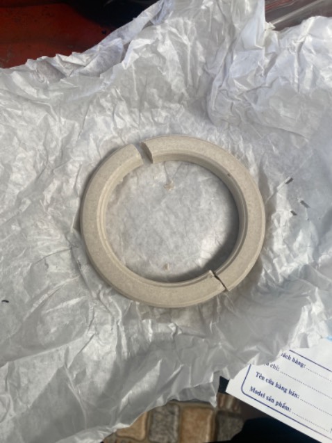 Mới lấy hàng đã bể mất 1 vòng sứ rồi. Cần đền bù lại cái vòng !!!